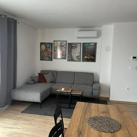 Apartman N *
